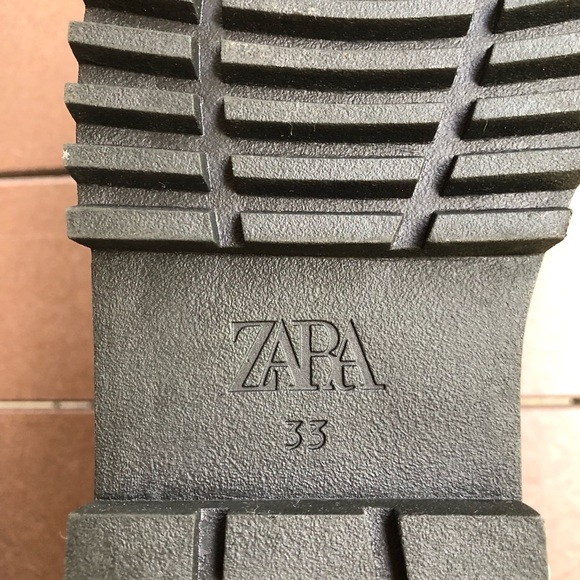 Zara Black Faux Patent Leather Zip Closure Boots 1.75” Heel Size 1.5 US - 33 UK - Picture 6 of 8